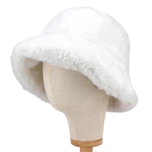 NWOT Zara Fuzzy Adjustable Bucket Hat in Cream OS - Picture 6 of 12